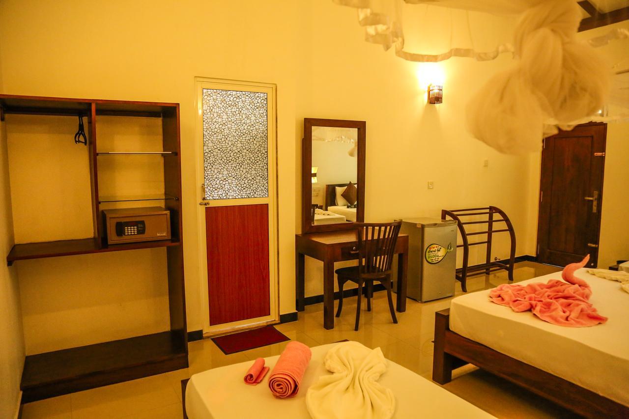 Tinara River Inn, Weligama Esterno foto