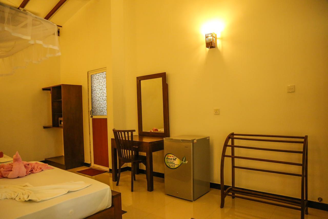 Tinara River Inn, Weligama Esterno foto