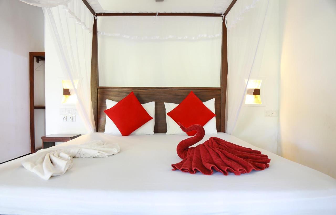 Tinara River Inn, Weligama Esterno foto