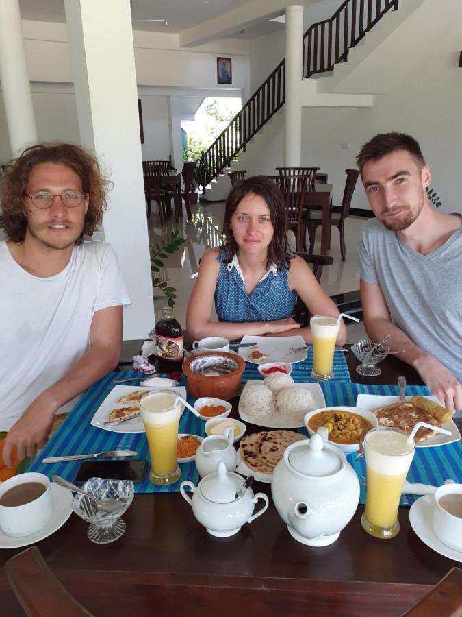 Tinara River Inn, Weligama Esterno foto